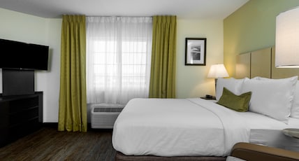 Candlewood Suites RALEIGH CRABTREE Room Type - 1 Qn Studio Suite Comm Access Roll Shwr