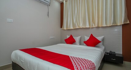Hotel O Varcity Phi Premium Pavilion ,Above HDFC Bank ,Near Anjaneya Temple Madiwala, Hosur Main r Room Type - Classic