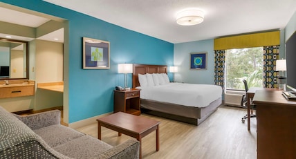 BEST WESTERN PLUS MYRTLE BEACH Room Type - 1 King Bed, Non-Smoking, Oversized Room, Whirlpool, Flat Screen Television, Sofabed, High Speed Inte BEST WESTERN PLUS MYRTLE BEACH Room Type - 1 King Bed, Non-Smoking, Oversized Room, Whirlpool, Flat Screen Television, Sofabed, High Speed Inte