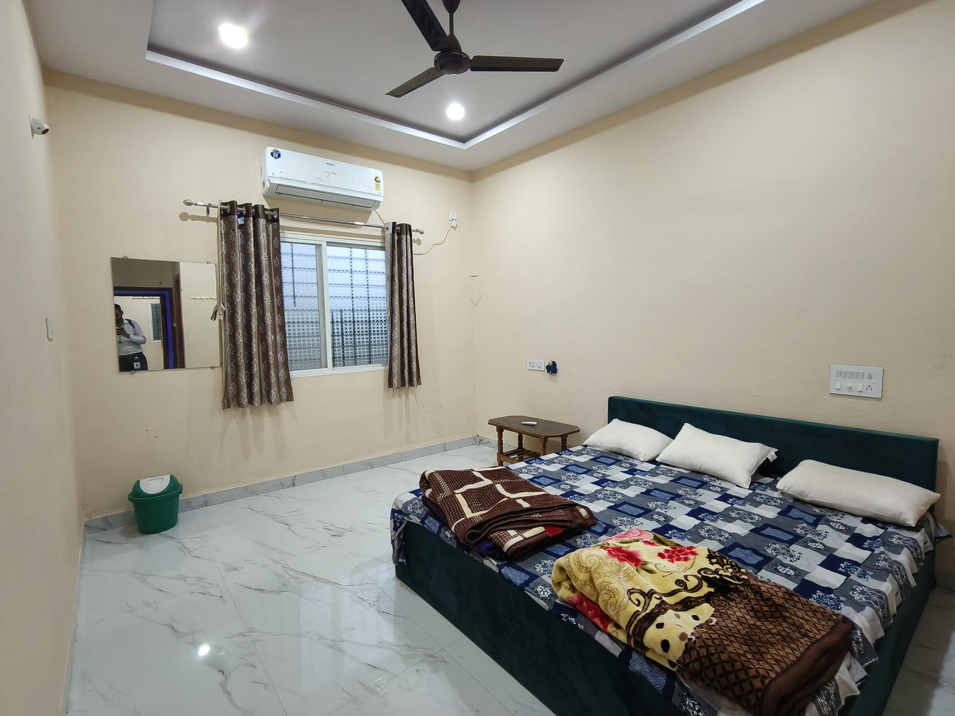 Hotel Shri Dakoliya - Tap to explore photos