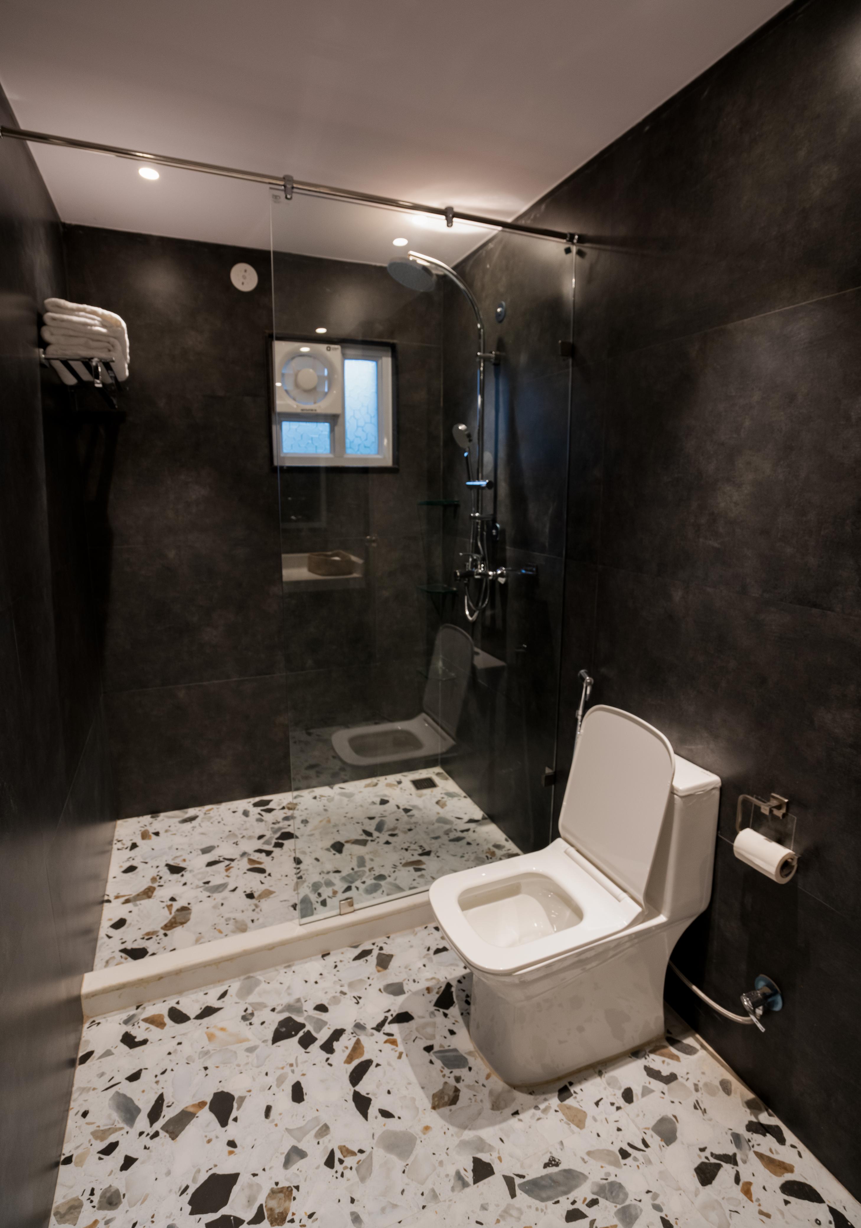 Casa Rio - Modern 3 BR near Fateh Sagar Lake - Tap to explore photos