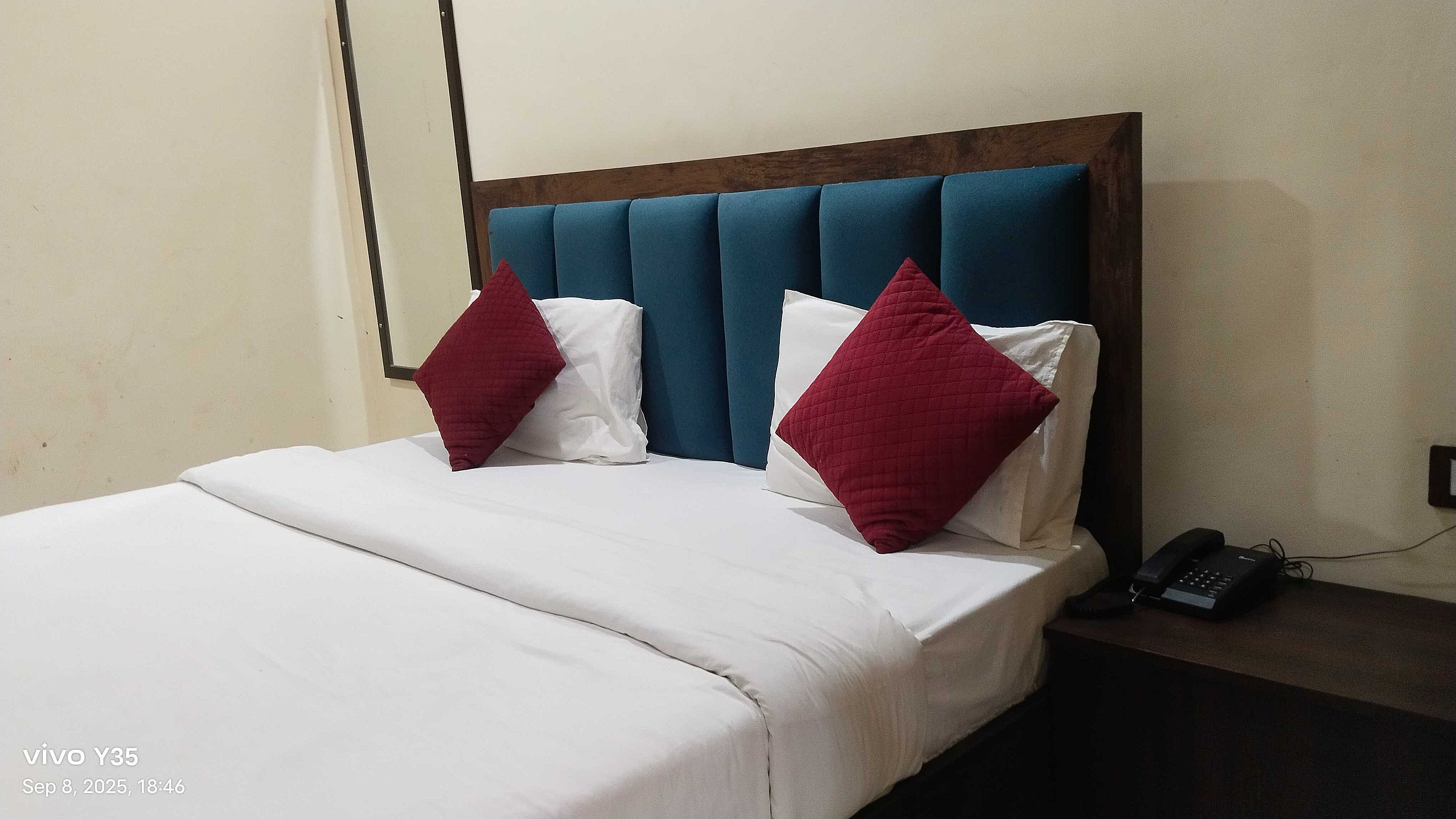 Hotel O Yaariyan - Tap to explore photos