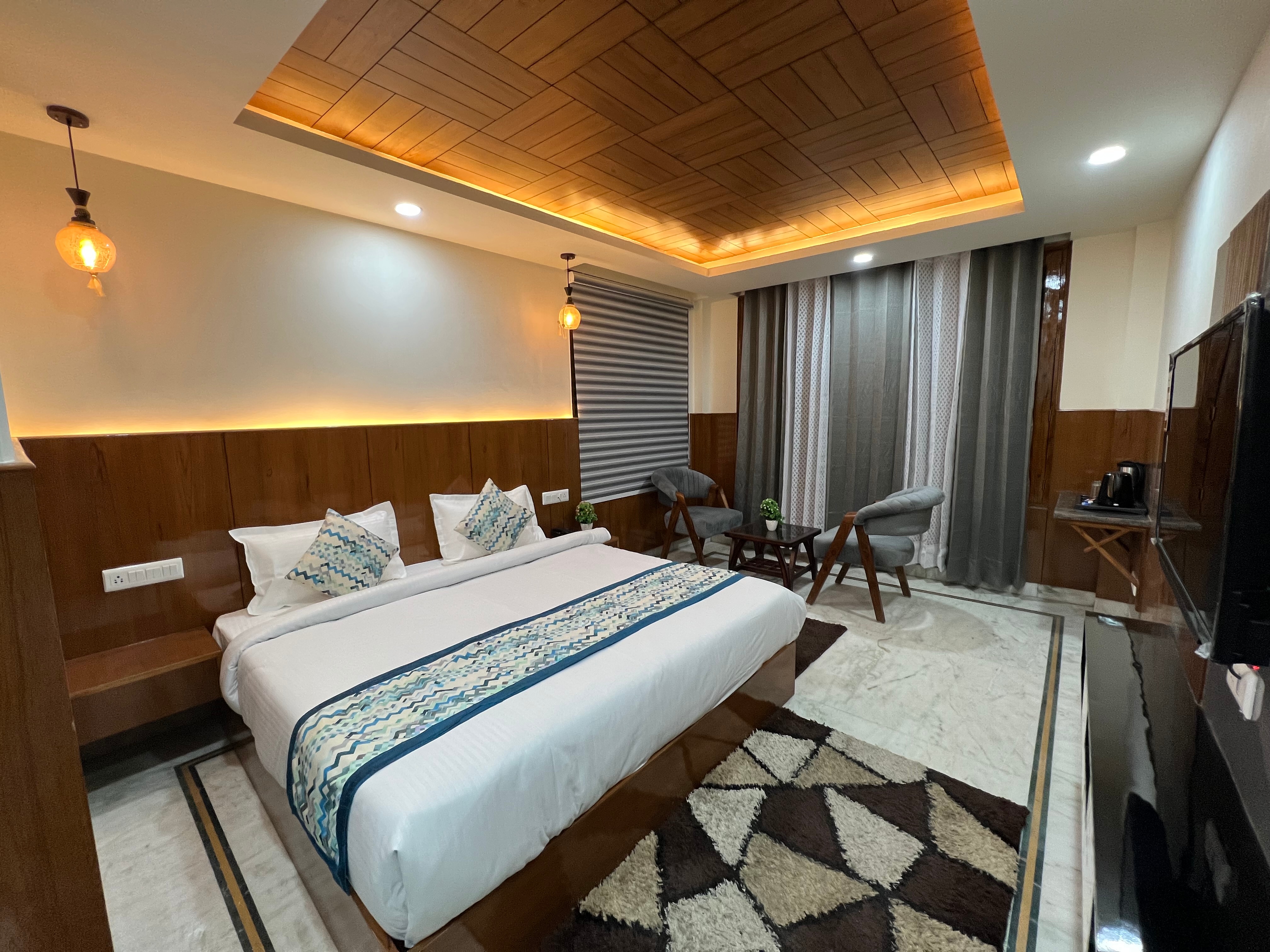 Sierra | Panoramic Valley-view Rooms - Tap to explore photos