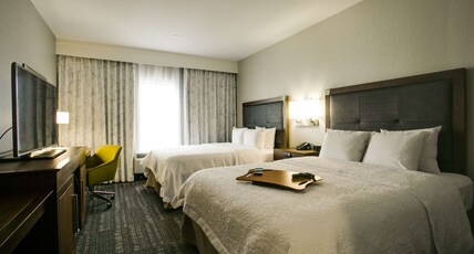 Hampton Inn & Suites Dallas-Ft. Worth Airport South Room Type - 2QN MOB HEARING ACC TUB NS