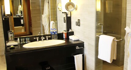DoubleTree by Hilton Hotel Shenyang Room Type - 1 KING SUPERIOR SUITE