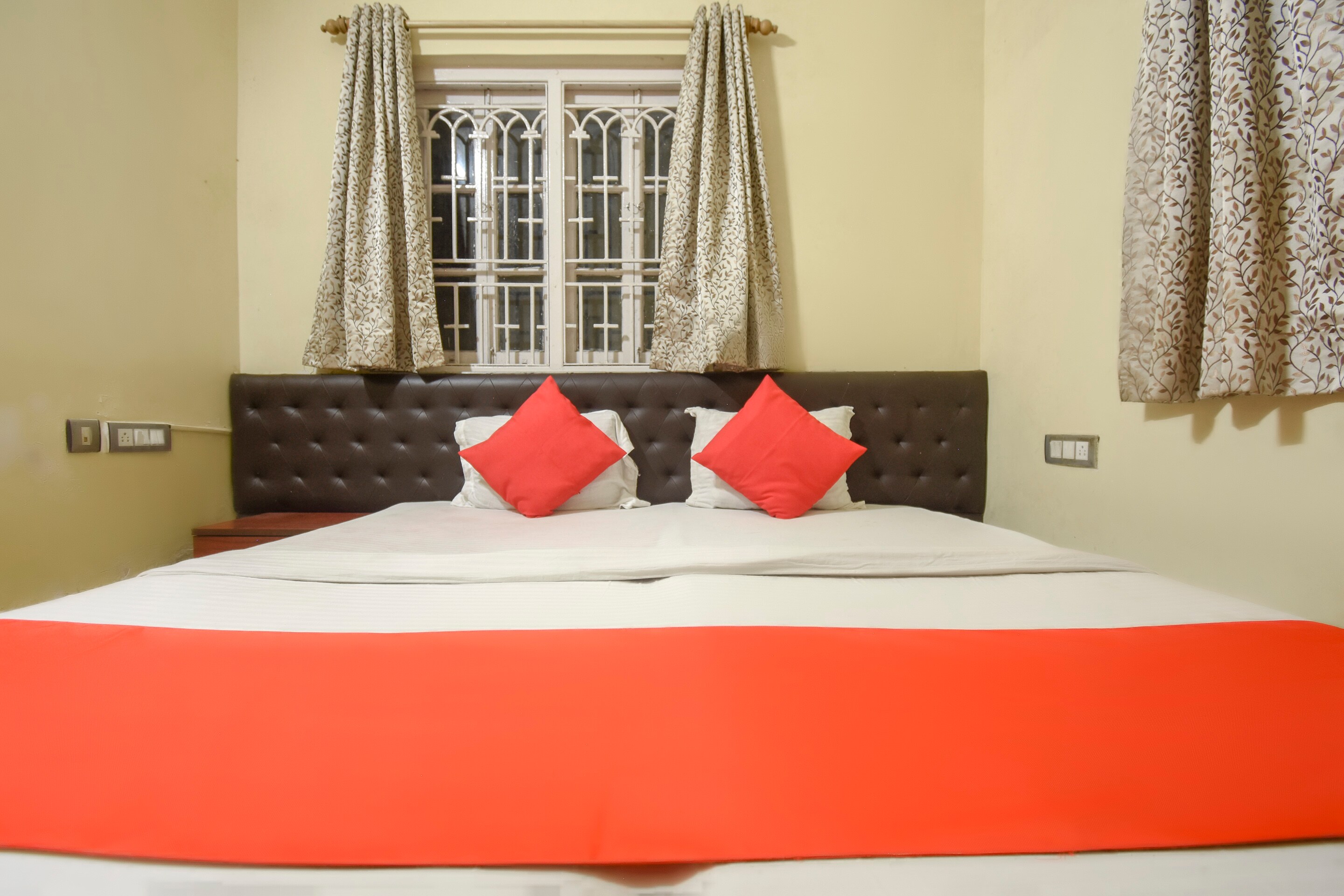 Hotel O RS Guest House - Tap to explore photos