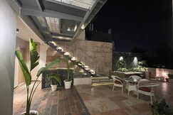 Tranquil Terrace Nest