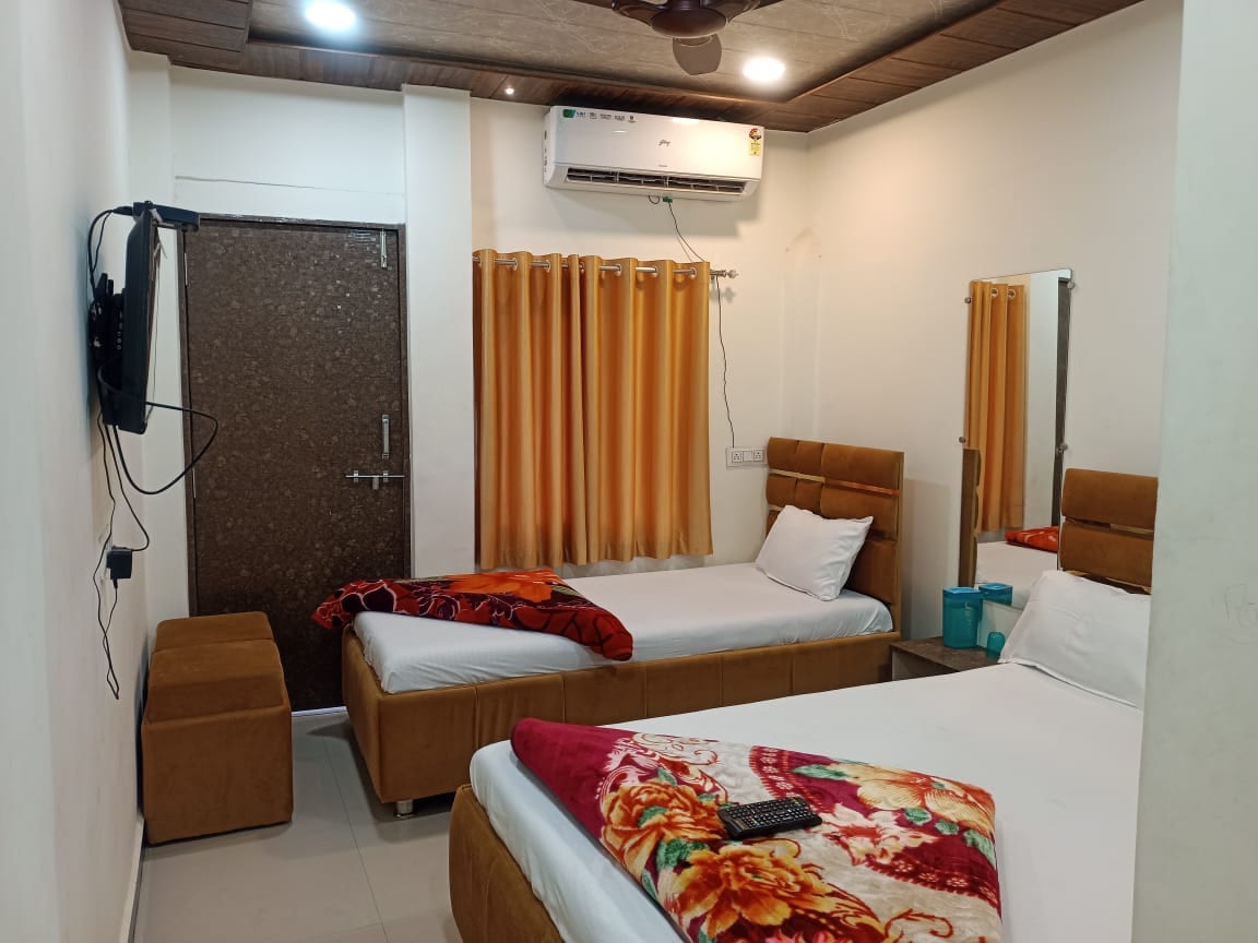 Shree Balaji Hotel - Tap to explore photos