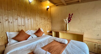Five Hills Cottage Mukteshwar Room Type - Mud House