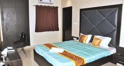 Hotel Bluebird Room Type - Deluxe Room