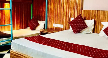 The Uddhav Elite Room Type - QUARD ROOM 1 KING BED,1BUNK BED