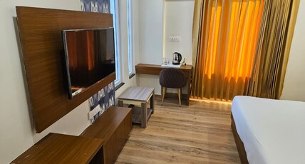 hotel vedainn Room Type - Standard Room With Garden View