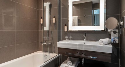 Mercure Clermont Ferrand Centre Jaude Room Type - Junior Suite, Family-1 King-sized bed