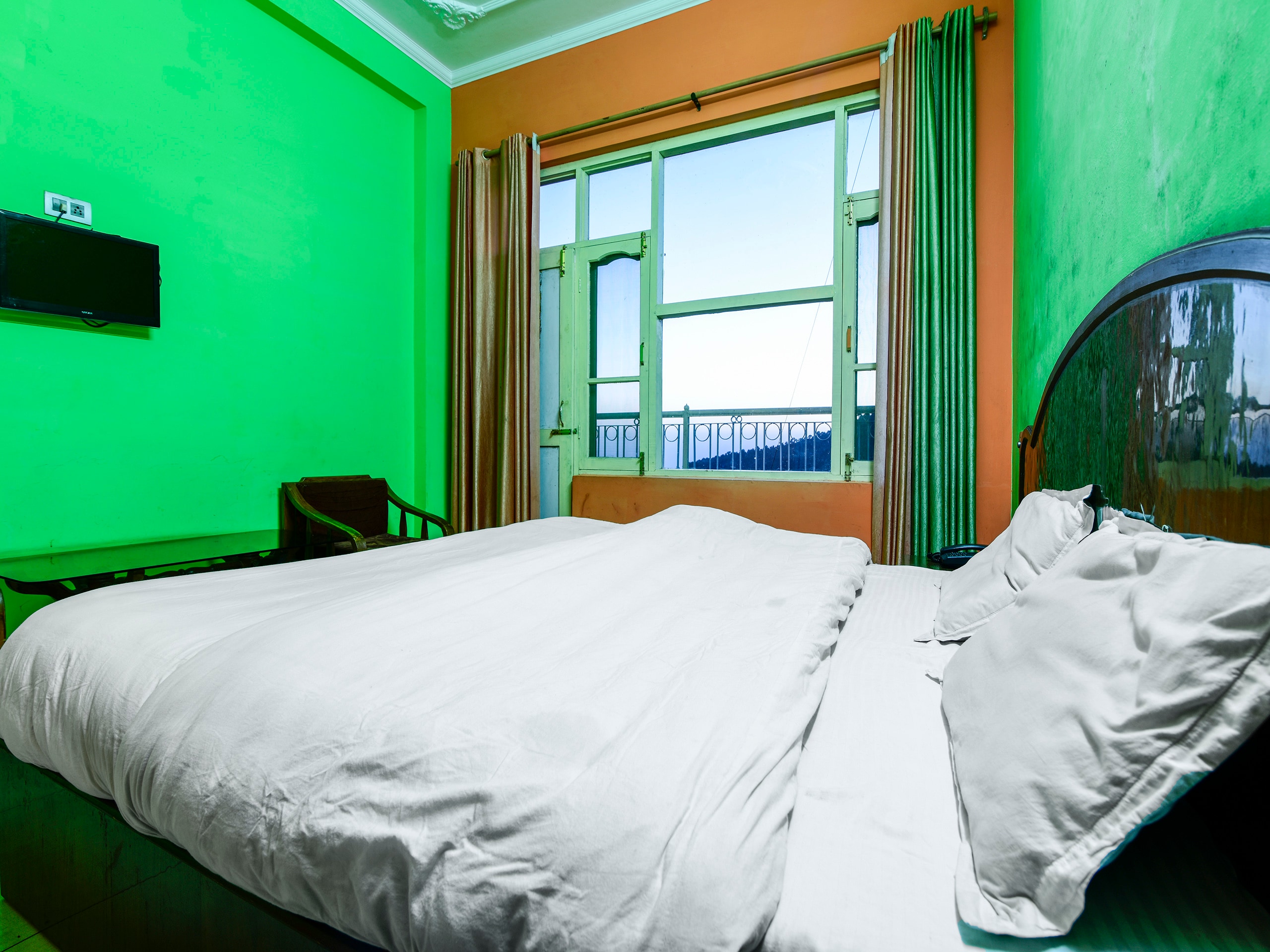 The Pit Stop - Tap to explore photos