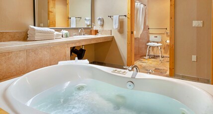 Best Western Ponderosa Lodge Room Type - Suite-1 King Bed, Non-Smoking, Pet Friendly Room, Sofabed, Jacuzzi, Fireplace, Microwave And Refrige