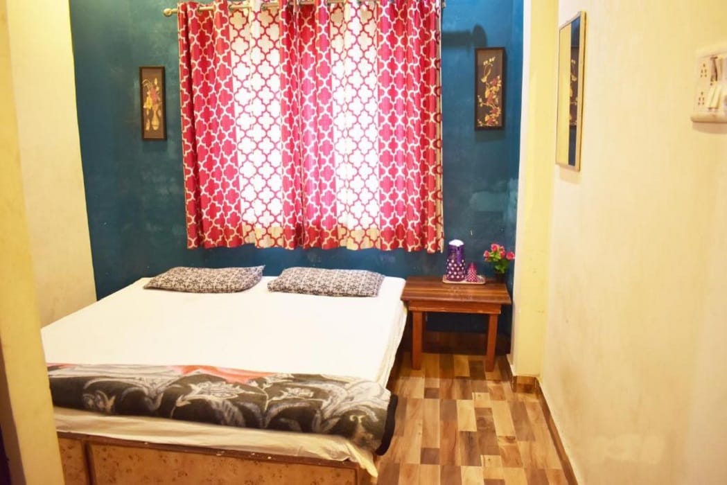 Relax Paying Guest House Hostel - Tap to explore photos