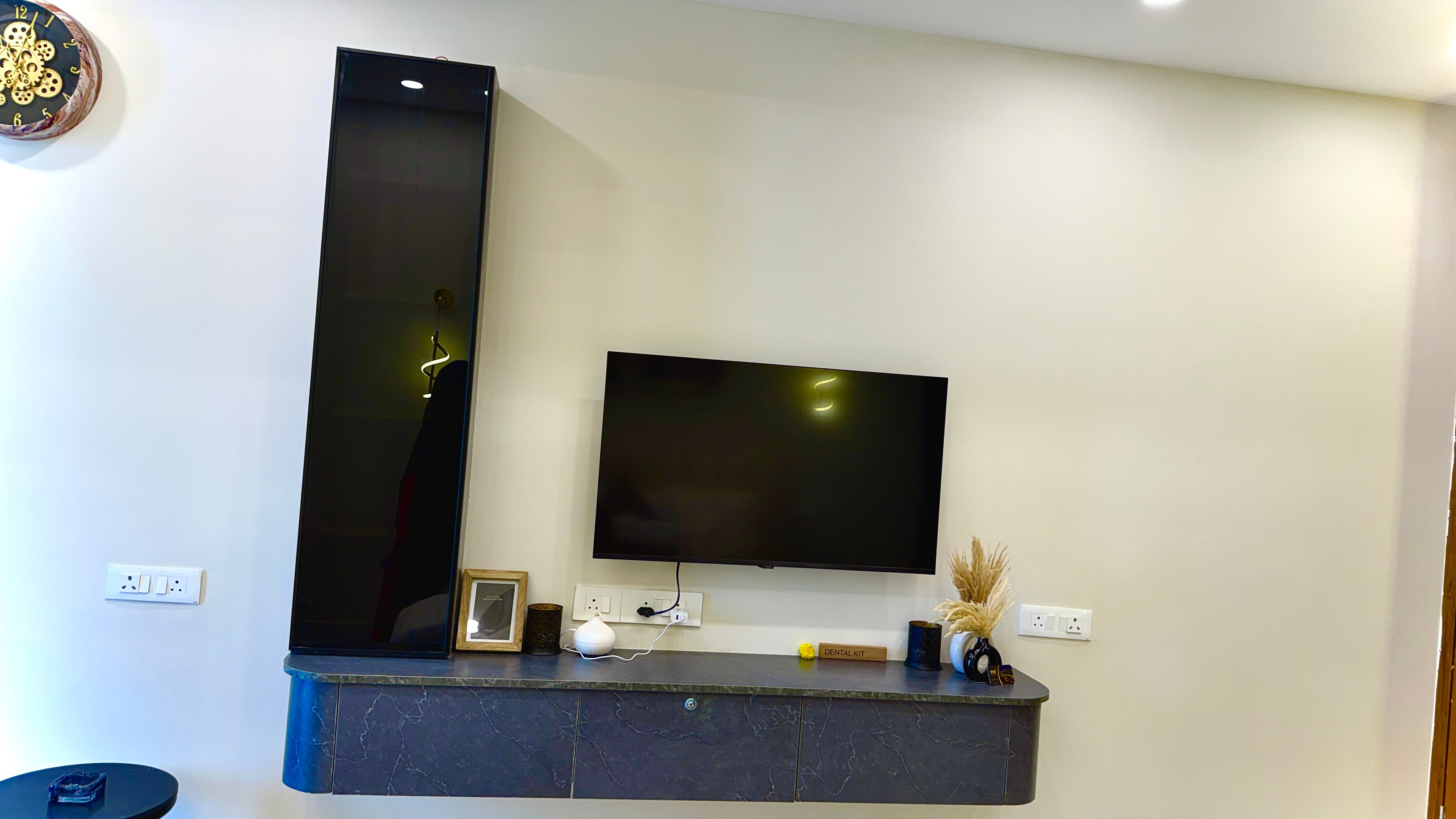 RSR Heaven Stayz || Luxury Studios, Gurgaon - Tap to explore photos
