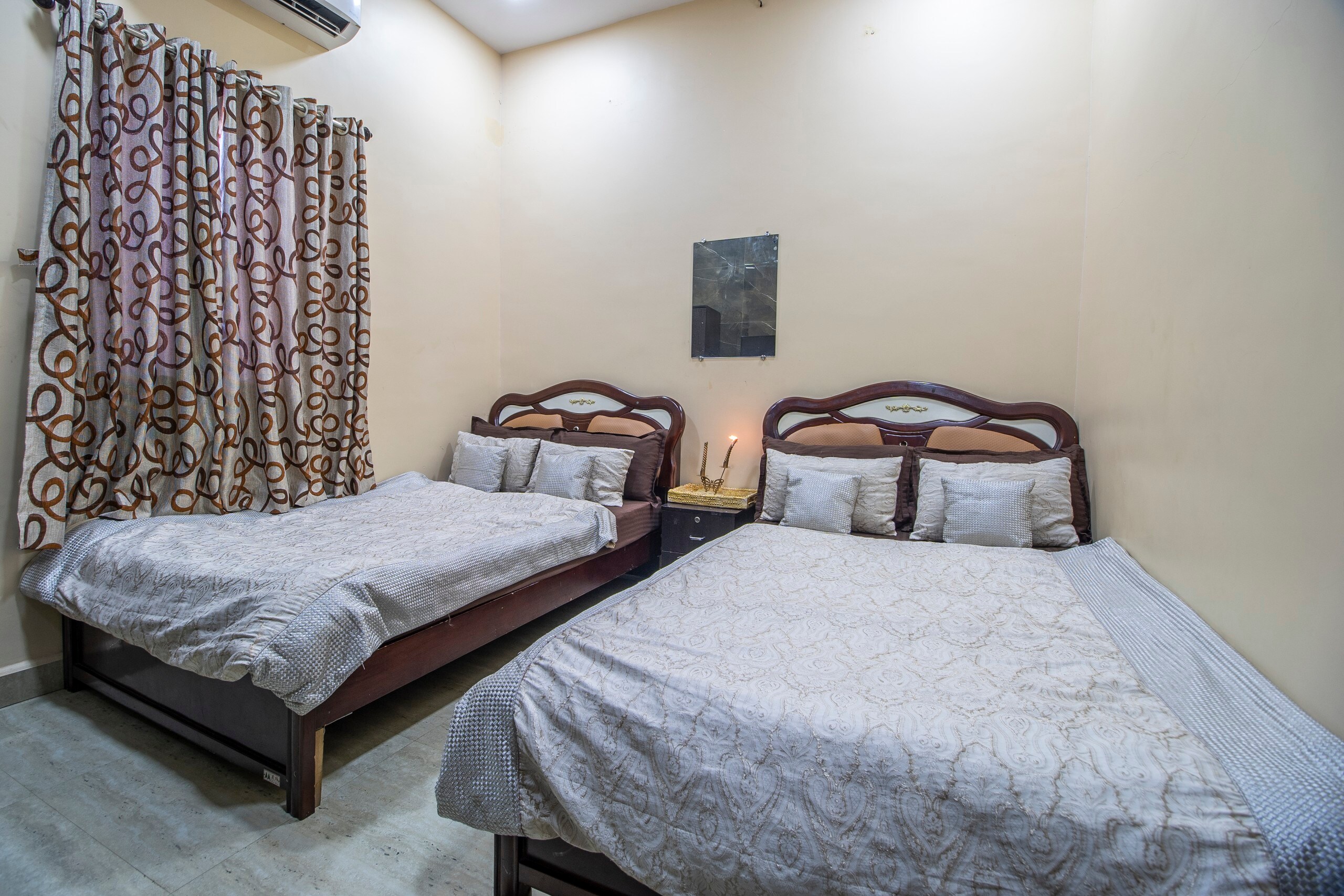 OSI 2 BHK Apartment Andheri East - Tap to explore photos
