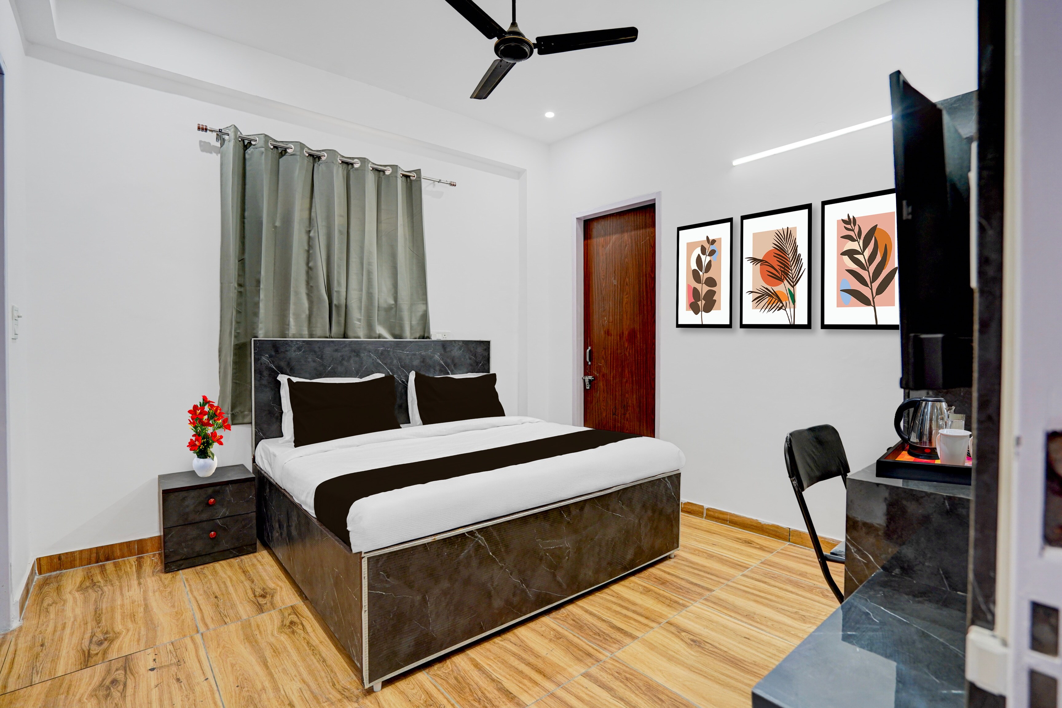 Townhouse Sector 6 Gurgaon - Tap to explore photos