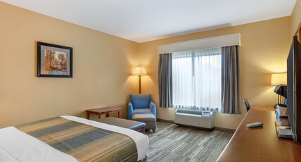 Best Western Plus University Park Inn & Suites Room Type - 1 King Bed, Non-Smoking, Microwave And Refrigerator, Full Breakfast