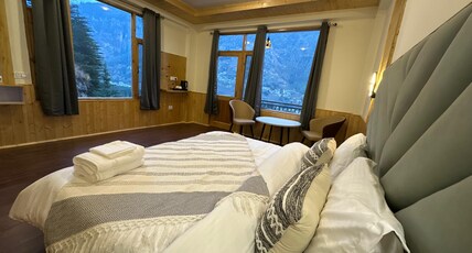 Doghari stays - Casa de Paradiso Manali Room Type - Deluxe room with Valley view