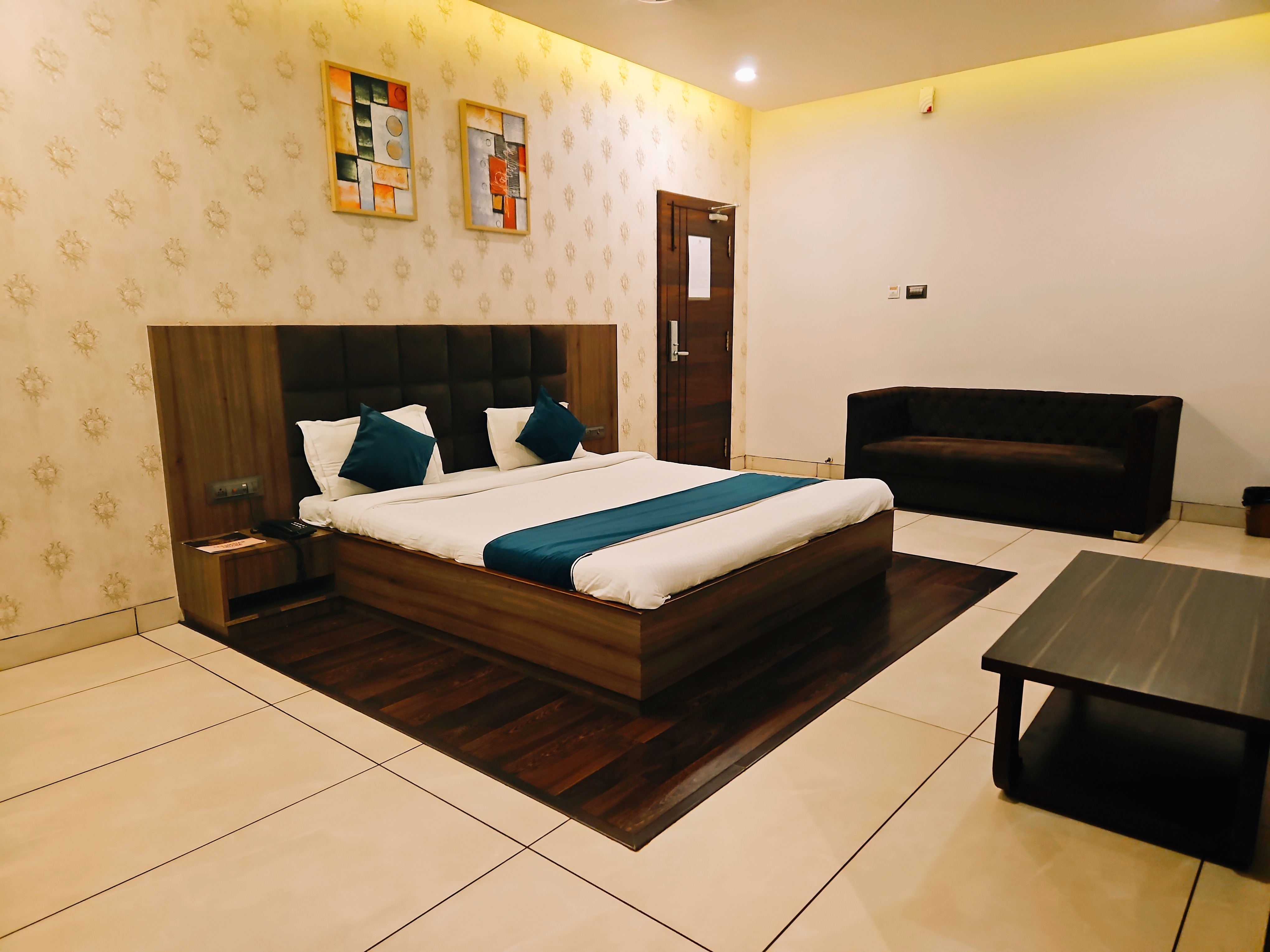 Hotel Grand Gulmohar - Tap to explore photos