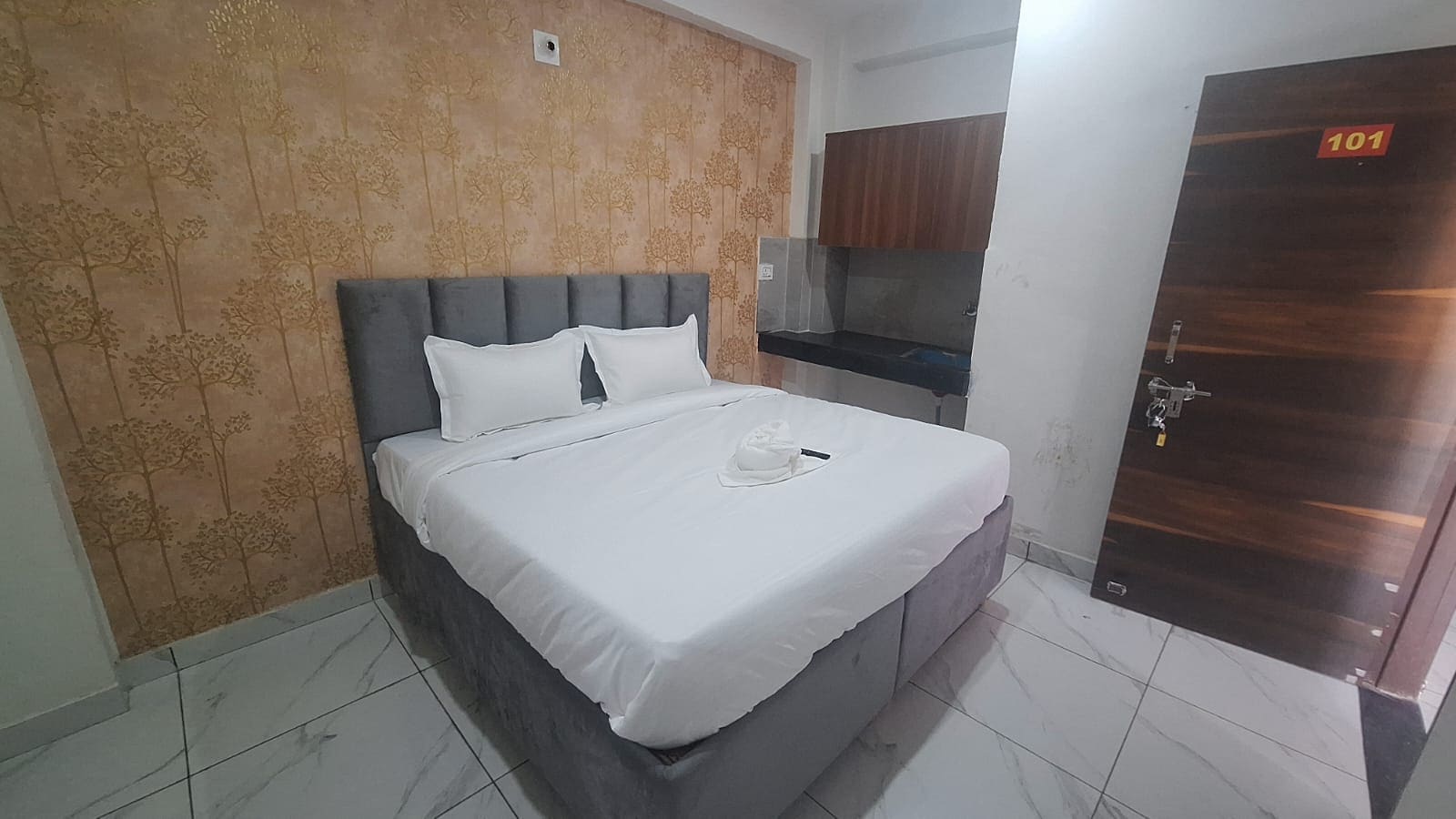 Hotel HR Residency Close to Yashobhoomi - Tap to explore photos