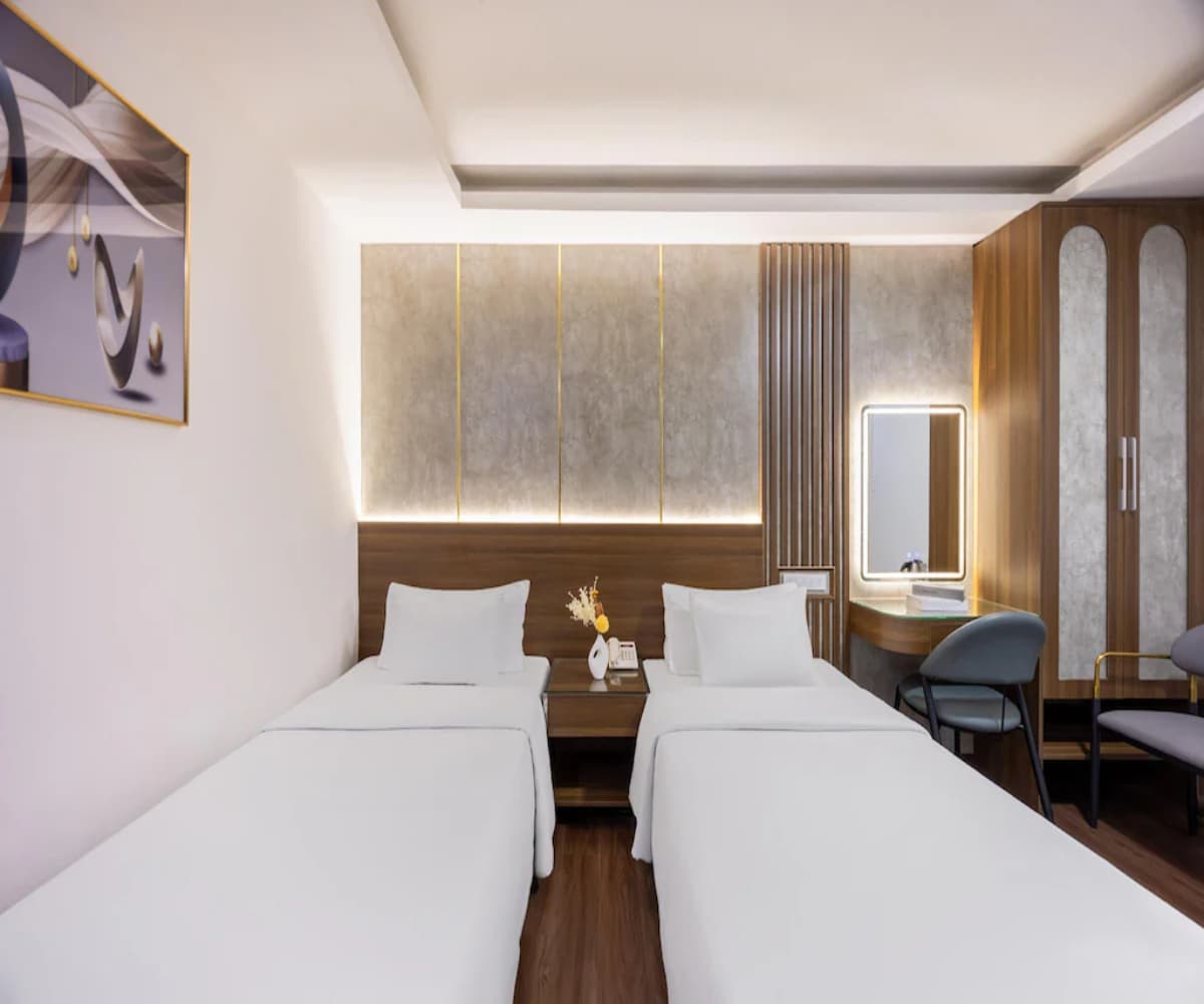 A25 Hotel - 274 De Tham - Tap to explore photos