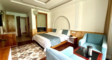RUDRA PALACE Room Type - Maharaja Suite