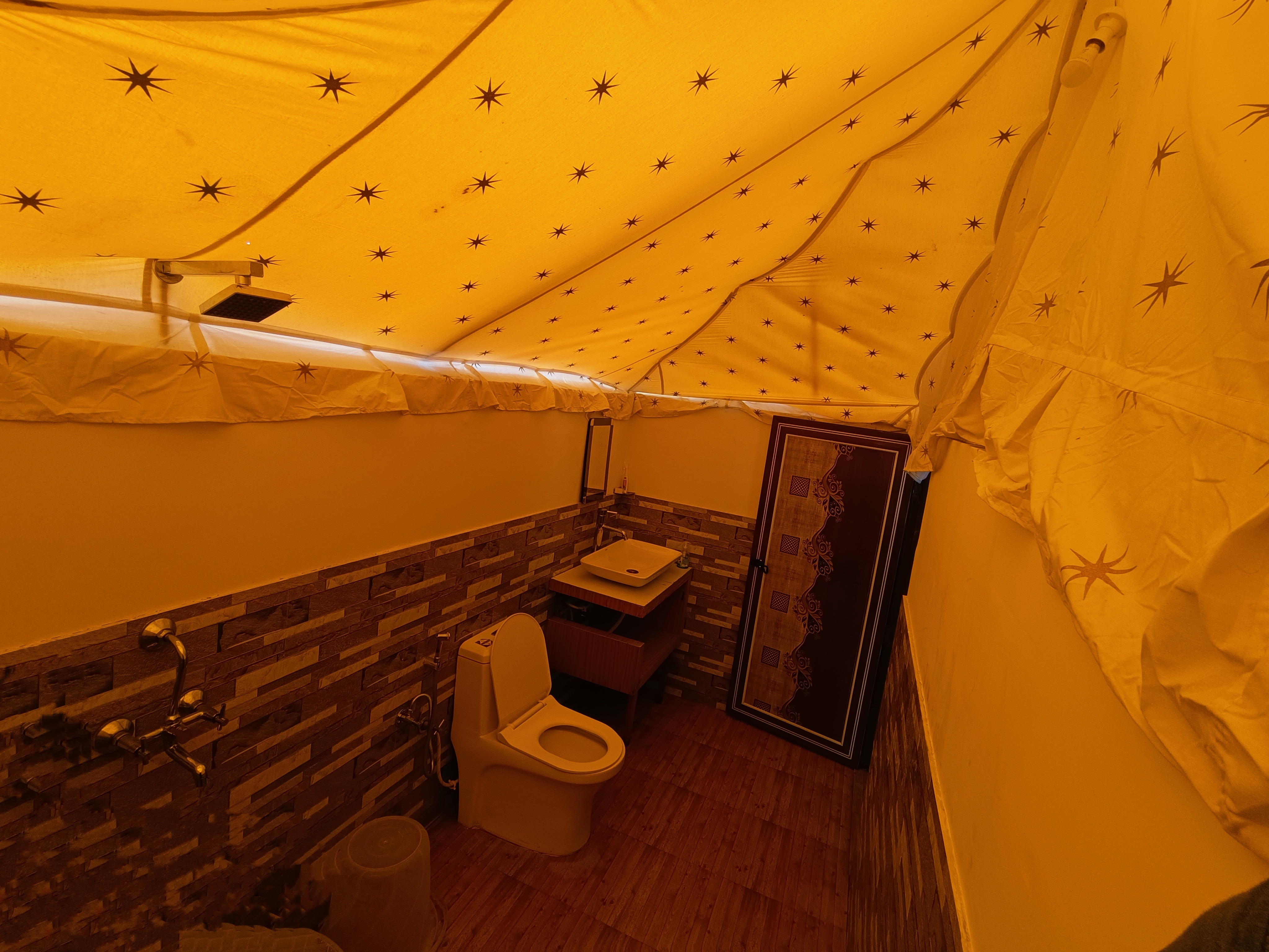 Tiger Fall Aquatic Camps | Swiss Tents - Tap to explore photos
