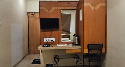 Hotel SaiKiran Surat Room Type - AC Super Deluxe