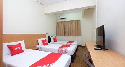 Hotel O 75 Room Type - Suite Triple