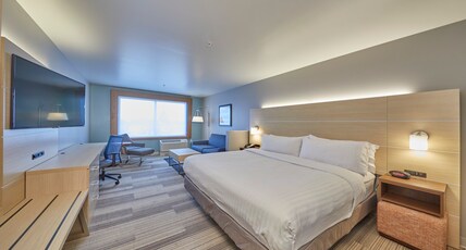 Holiday Inn Express & Suites Hermiston Downtown Room Type - 1 King Suite Mobility Accessible Roll in Shower Holiday Inn Express & Suites Hermiston Downtown Room Type - 1 King Suite Mobility Accessible Roll in Shower