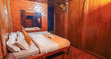 SPICE Garden Home stay Room Type - Deluxe Cozy Wooden Room