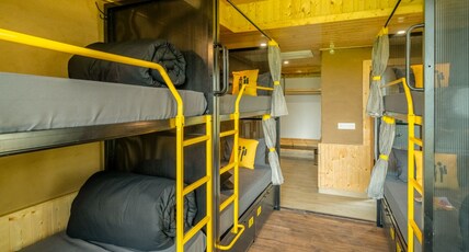 The Hosteller Old Manali, Manu Temple Room Type - Bed in 6 Bed Mixed Dormitory with Balcony
