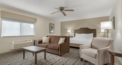 Best Western Timberridge Inn Room Type - 1 King Bed, Non-Smoking, Oversized Room, Two Person Whirlpool, Flat Tv, Sofabed, Microwave And Refri Best Western Timberridge Inn Room Type - 1 King Bed, Non-Smoking, Oversized Room, Two Person Whirlpool, Flat Tv, Sofabed, Microwave And Refri