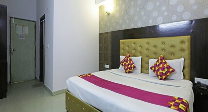 Hotel Link @ Delhi IGi Airport Main Road Room Type - Deluxe Room Hotel Link @ Delhi IGi Airport Main Road Room Type - Deluxe Room