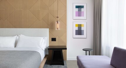 Canopy by Hilton Austin Downtown Room Type - 1 KING BED CORNER W BALC
