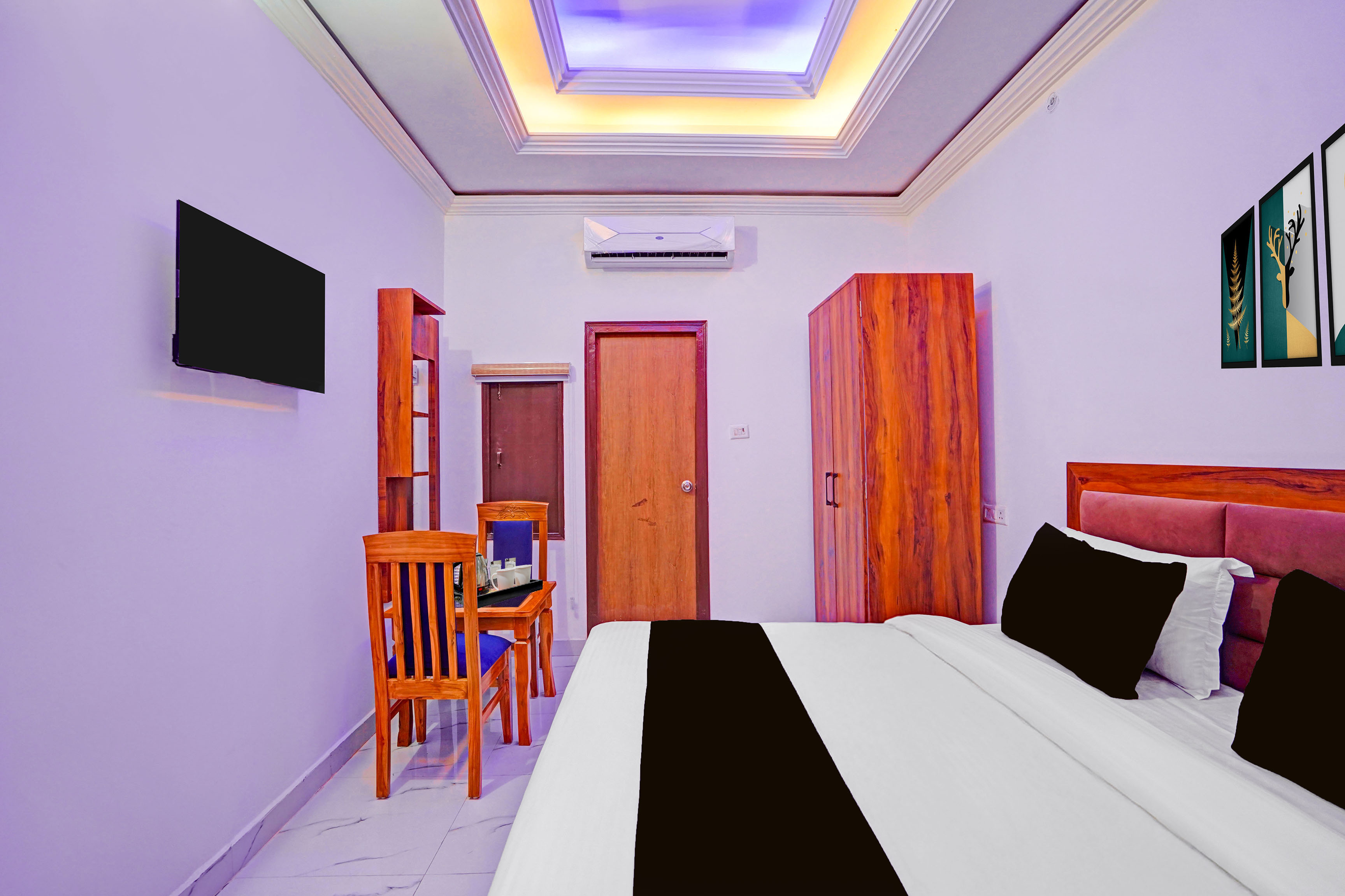 Townhouse Vikas Nagar Lucknow Formerly Wave BLU - Tap to explore photos
