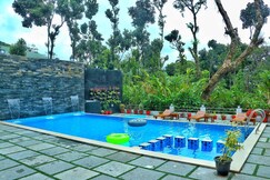 Tree Blanche | Swimming Pool and Restaurant