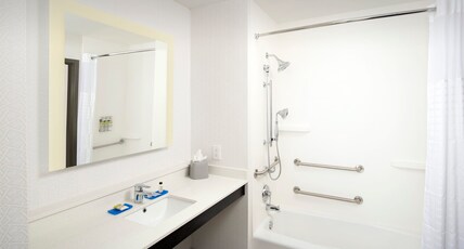 Holiday Inn Express & Suites - North Brunswick Room Type - 2 Queen Standard Communication Mobility Accessible Holiday Inn Express & Suites - North Brunswick Room Type - 2 Queen Standard Communication Mobility Accessible