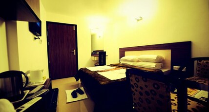 Hotel HKJ Residency Room Type - Super Deluxe Room