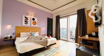ZEN Medicity - Boutique Hotel Gurgaon Room Type - Deluxe Room with Balcony