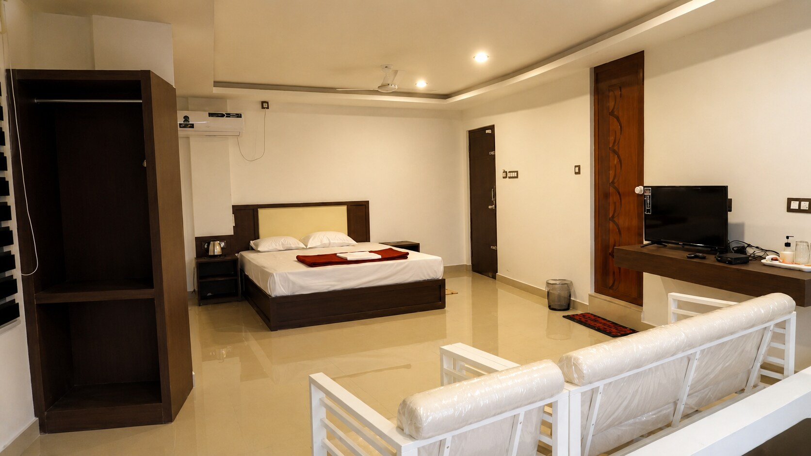 Grand Munnar Rooms - Tap to explore photos