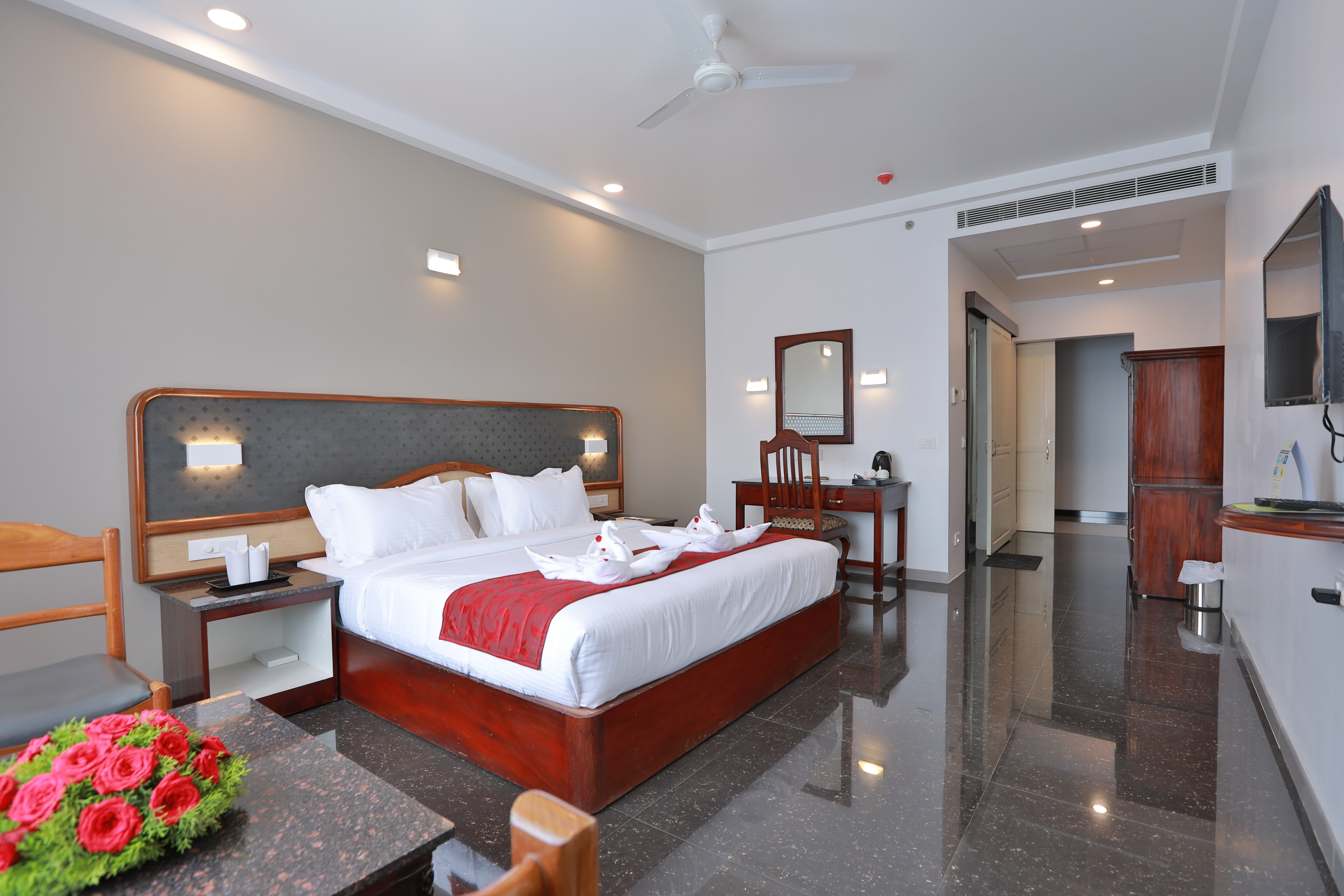 Lemongrass Inn Munnar - Tap to explore photos