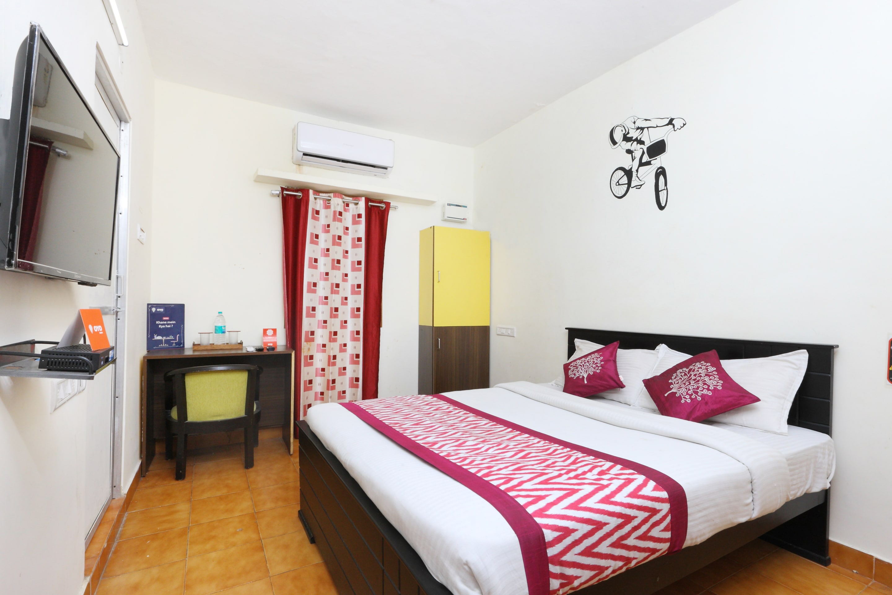 Hotel O India Gate Par View - Tap to explore photos