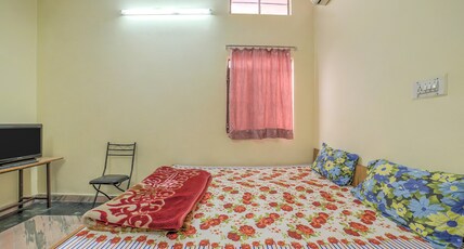 Jyoti Paying Guest Room Type - AC Deluxe Room