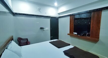 Hotel Govind Heights Room Type - Premium AC Double