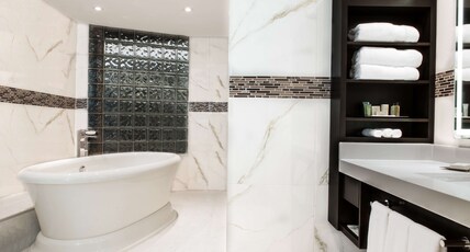 Hilton Toronto/Markham Suites Conference Centre & Spa Room Type - 1 KING 1BDRM PRESIDENT STE