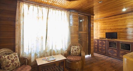 Hotel Broadway Homestay Room Type - Deluxe Non View Room (Common Balcony)
